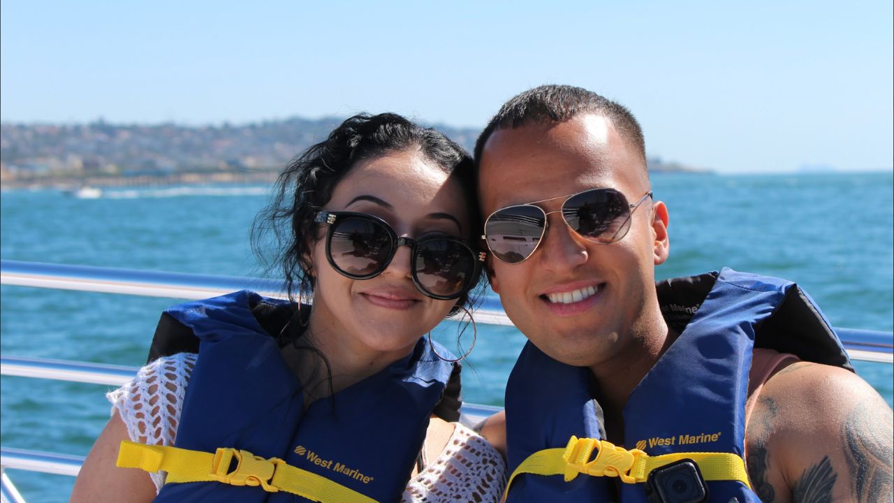 Parasailing tour experience with couple enjoying ocean view